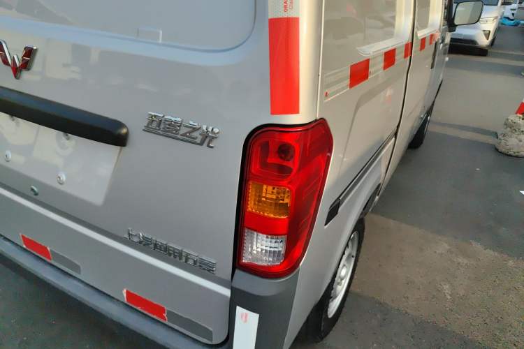 Used Wuling Zhiguang 2023 1.5L Utility Version with Enclosed Windows 2 Seats Exterior 3