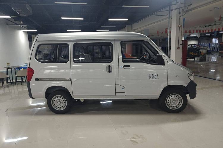 Used Wuling Zhiguang 2023 1.5L Practical Version 5/7 Seats Exterior 3