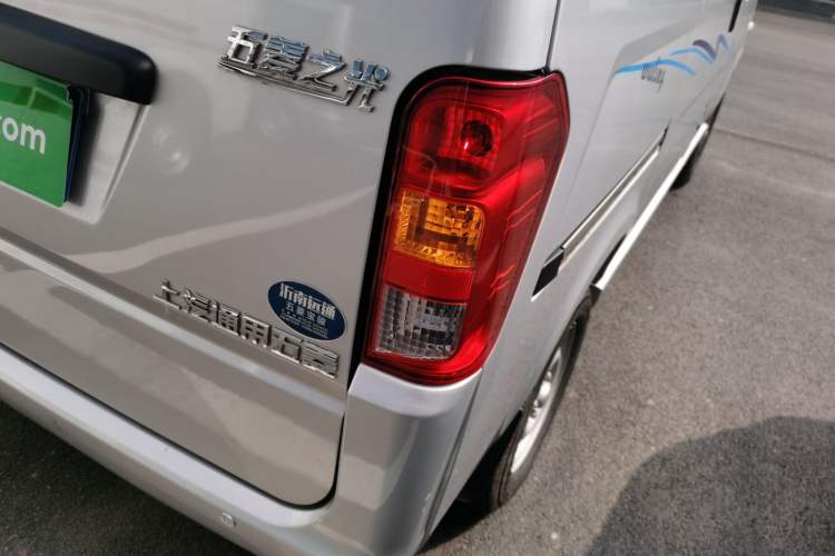 Used Wuling Zhiguang 2023 1.5L Practical Version 5/7 Seats Exterior 3