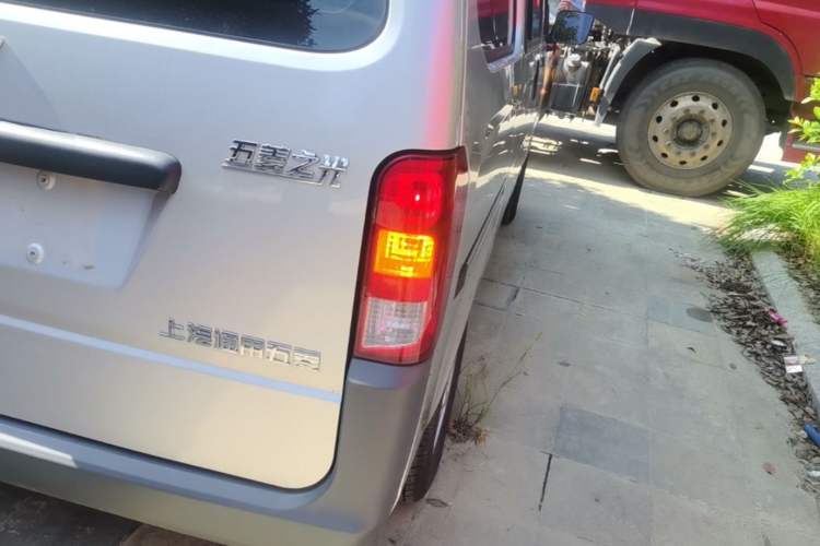 Used Wuling Zhiguang 2023 1.5L Practical Version 5/7 Seats Exterior 3