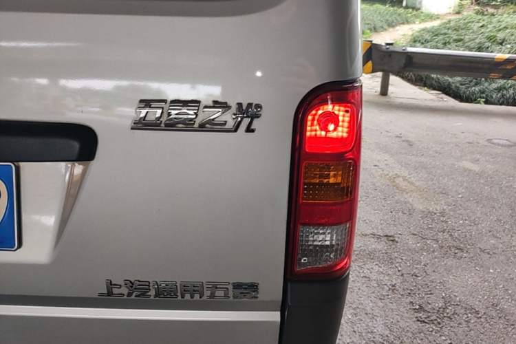 Used Wuling Zhiguang 2023 1.5L Practical Version 5/7 Seats Exterior 3