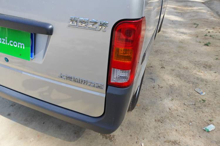 Used Wuling Zhiguang 2023 1.5L Practical Version 5/7 Seats Exterior 3