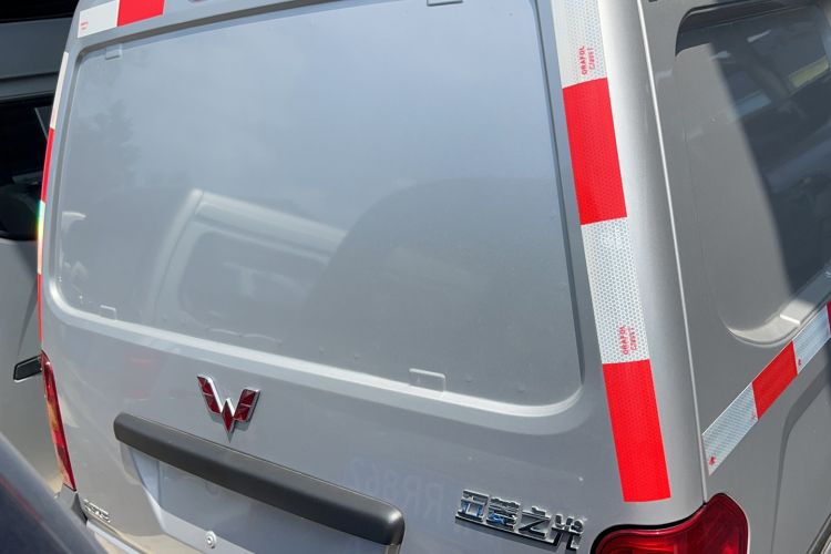 Used Wuling Zhiguang 2023 1.5L Utility Version with Enclosed Windows 2 Seats Exterior 4