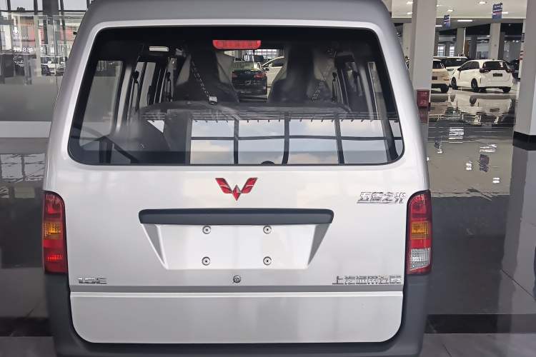 Used Wuling Zhiguang 2023 1.5L Practical Version 5/7 Seats Exterior 4