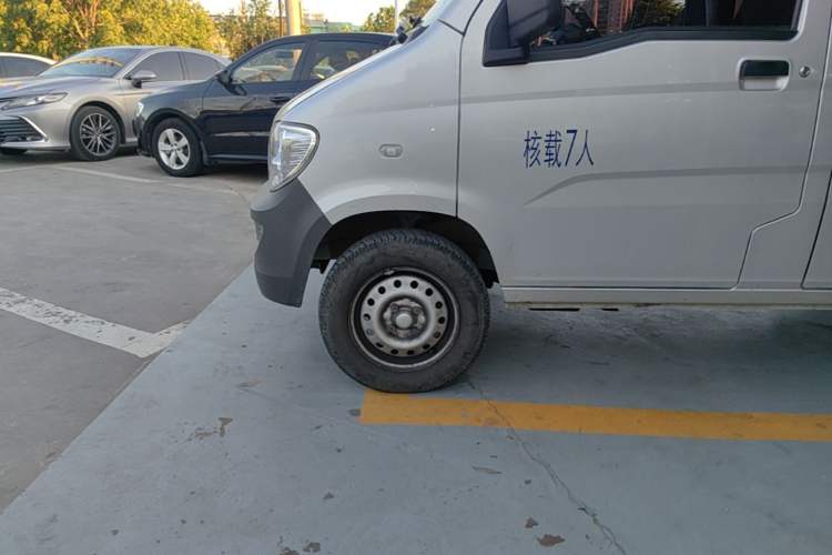 Used Wuling Zhiguang 2023 1.5L Practical Version 5/7 Seats Exterior 4