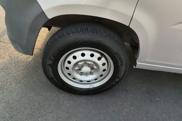 Used Wuling Zhiguang 2023 1.5L Utility Version with Enclosed Windows 2 Seats Exterior 4