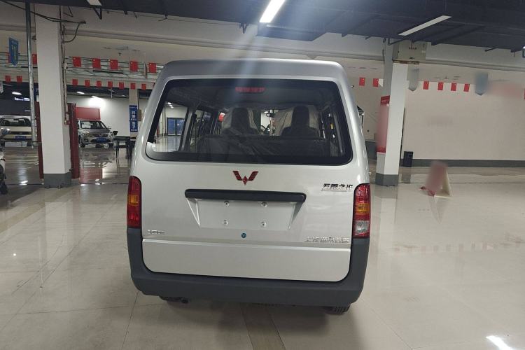 Used Wuling Zhiguang 2023 1.5L Practical Version 5/7 Seats Exterior 4