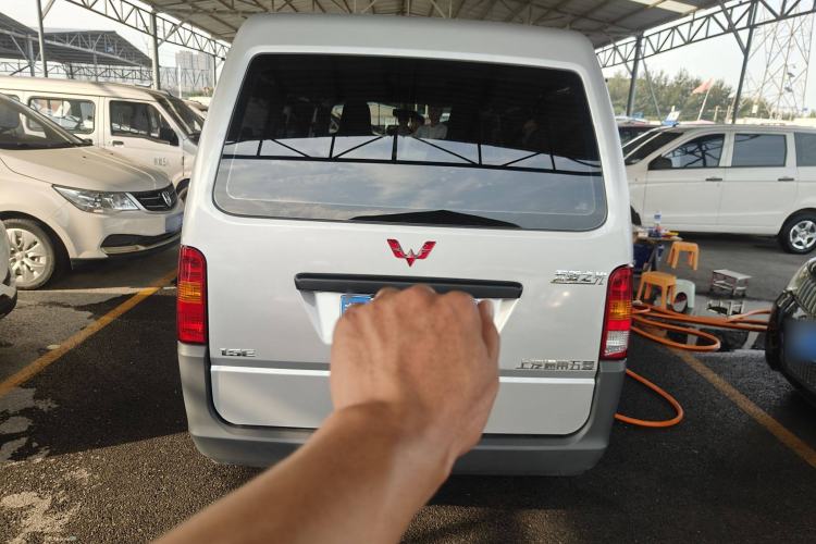 Used Wuling Zhiguang 2023 1.5L Practical Version 5/7 Seats Exterior 4