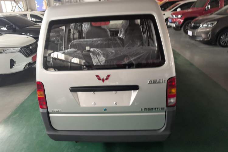 Used Wuling Zhiguang 2023 1.5L Practical Version 5/7 Seats Exterior 4