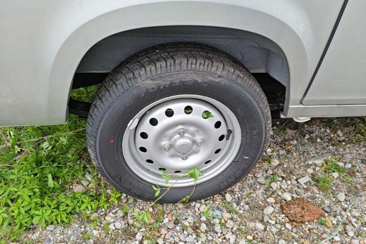 Used Wuling Zhiguang 2023 1.5L Practical Version 5/7 Seats Exterior 5