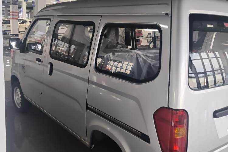 Used Wuling Zhiguang 2023 1.5L Practical Version 5/7 Seats Exterior 5
