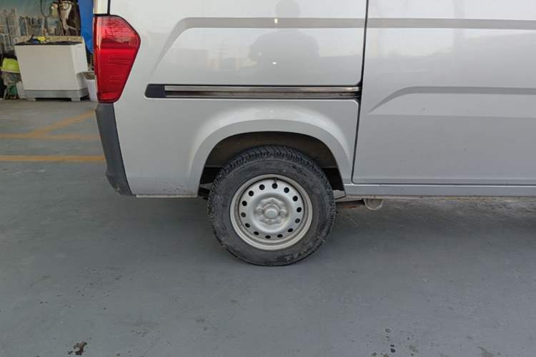 Used Wuling Zhiguang 2023 1.5L Practical Version 5/7 Seats Exterior 5