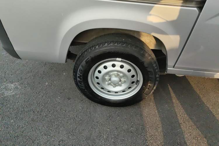 Used Wuling Zhiguang 2023 1.5L Utility Version with Enclosed Windows 2 Seats Exterior 5