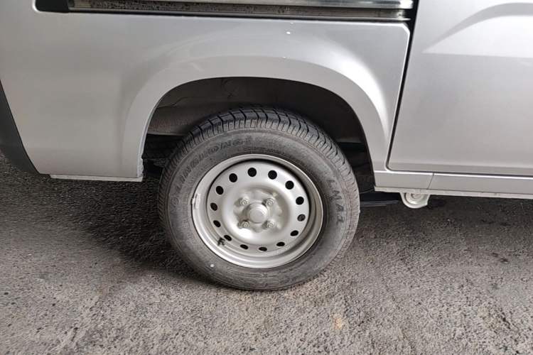Used Wuling Zhiguang 2023 1.5L Practical Version 5/7 Seats Exterior 5
