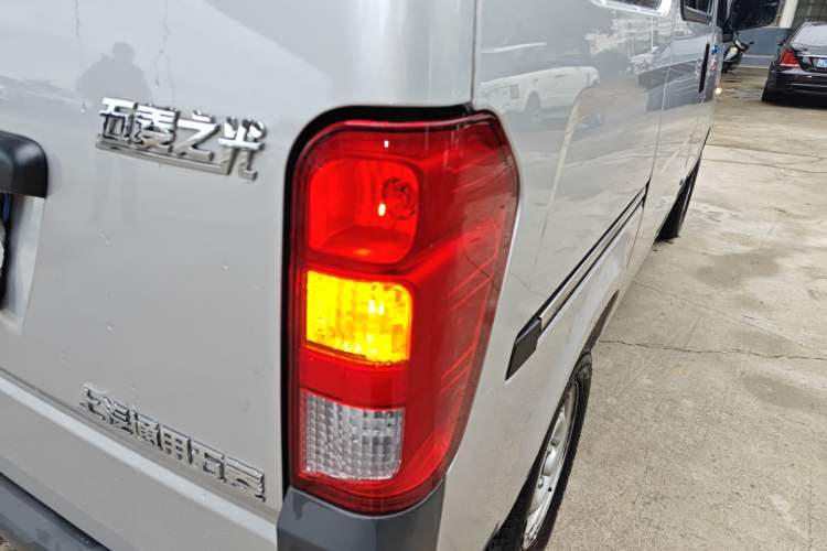 Used Wuling Zhiguang 2023 1.5L Practical Version 5/7 Seats Exterior 6
