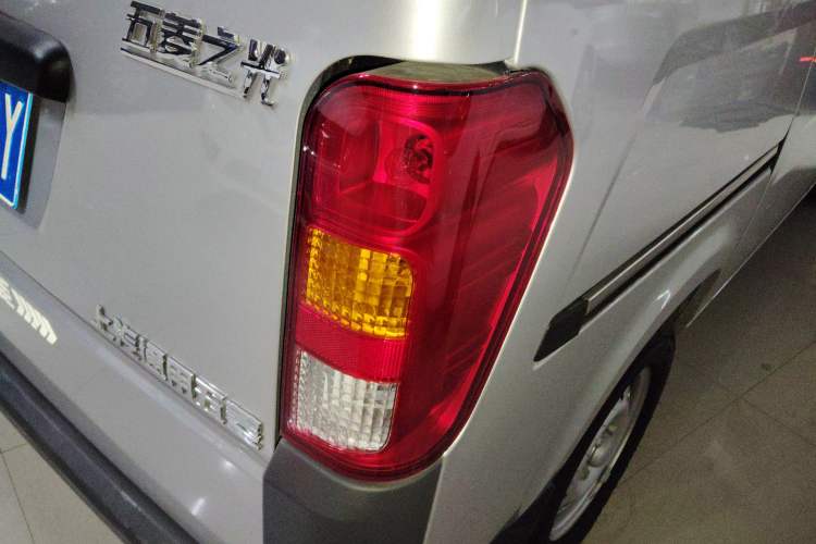 Used Wuling Zhiguang 2023 1.5L Practical Version 5/7 Seats Exterior 6