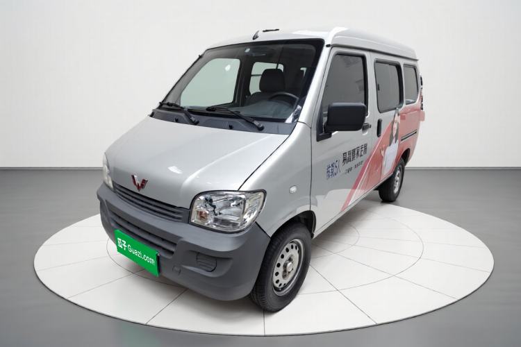Used Wuling Zhiguang 2023 1.5L Practical Version 5/7 Seats Front Left 45 Deg
