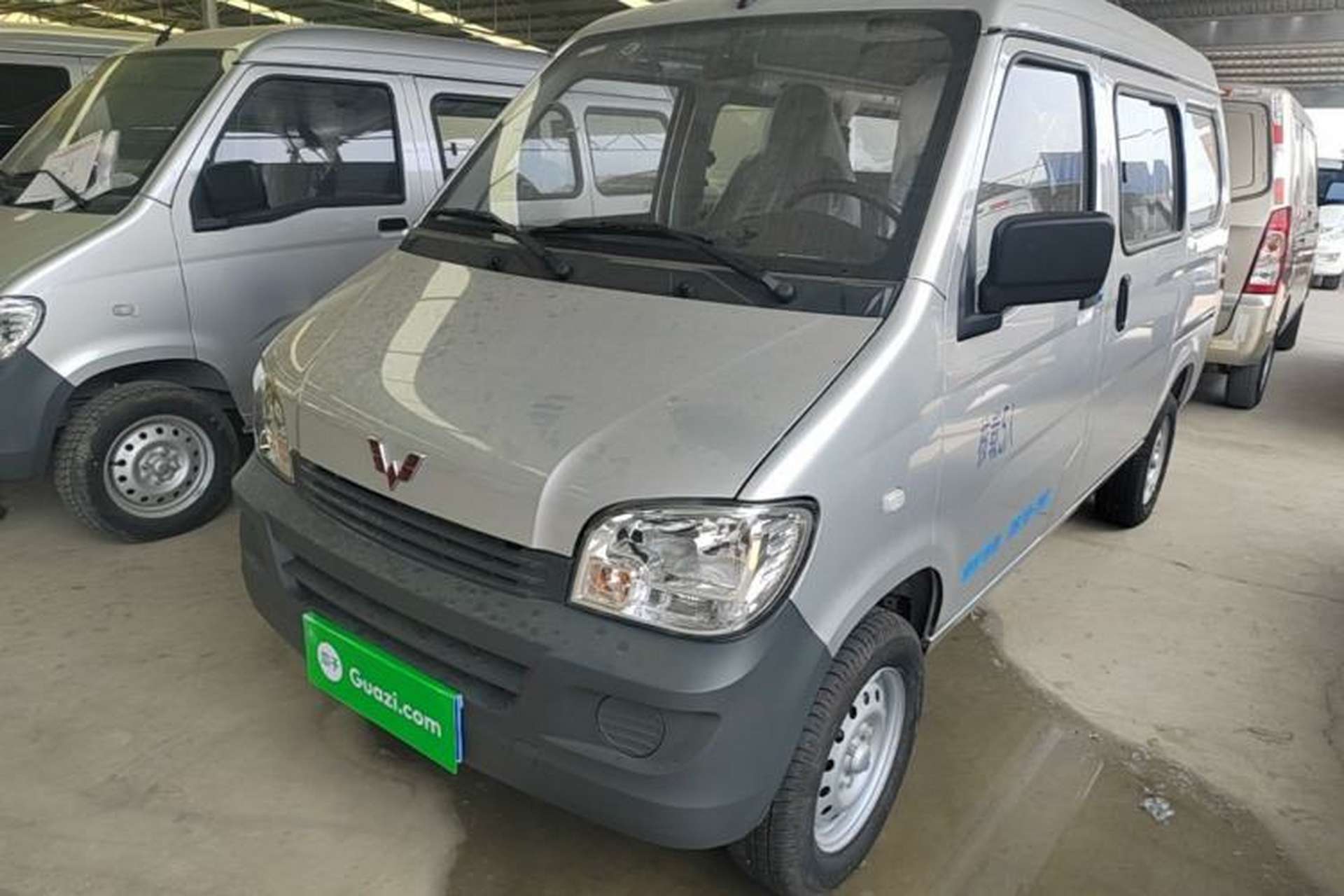 Used Wuling Zhiguang 2023 1.5L Practical Version 5/7 Seats Front Left 45 Deg