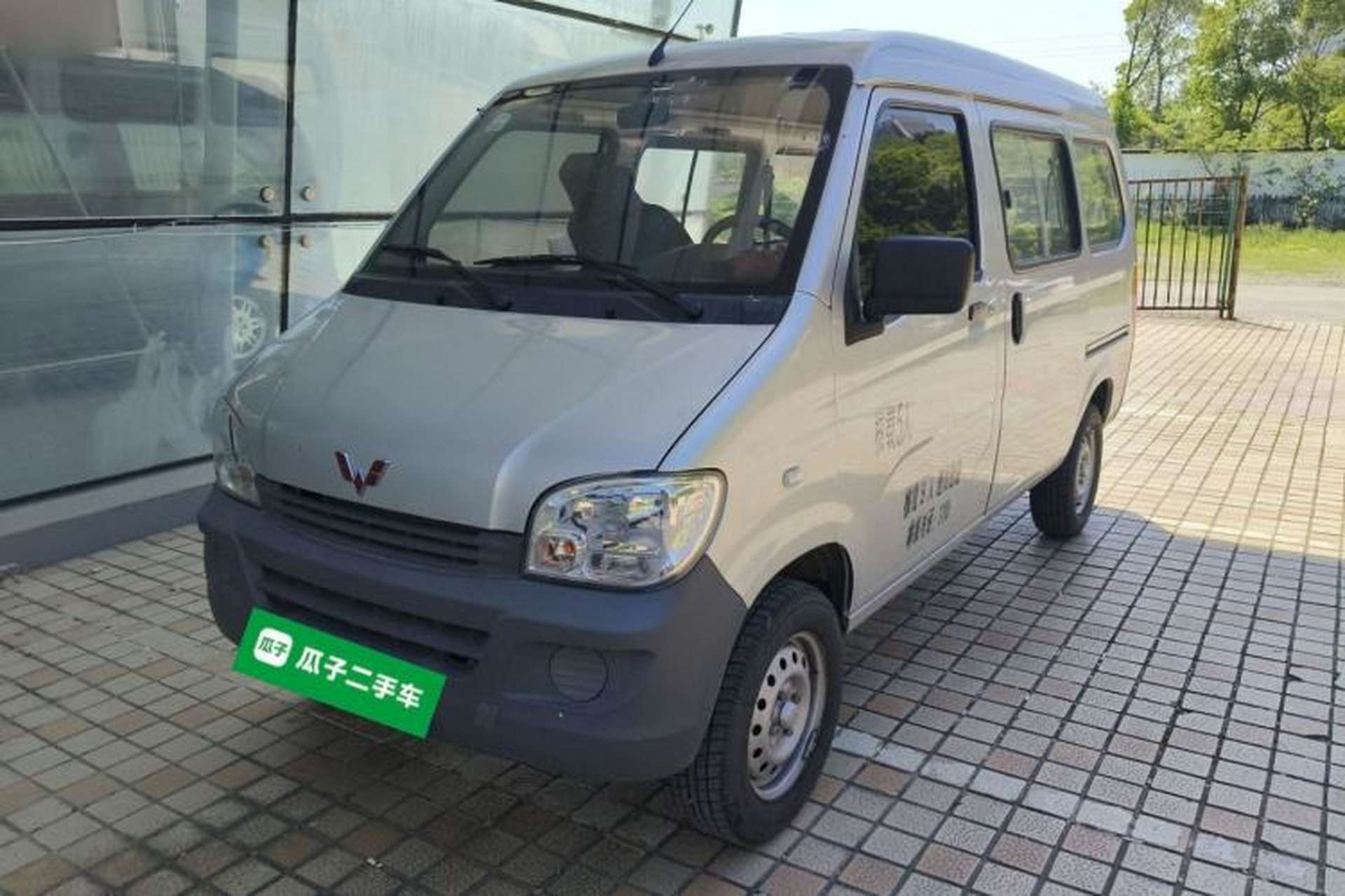 Used Wuling Zhiguang 2023 1.5L Practical Version 5/7 Seats Front Left 45 Deg