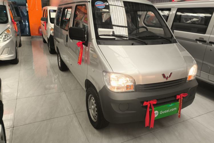 Used Wuling Zhiguang 2023 1.5L Practical Version 5/7 Seats Front Right 45 Deg