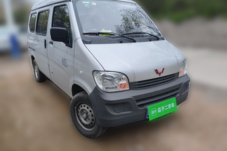 Used Wuling Zhiguang 2023 1.5L Practical Version 5/7 Seats Front Right 45 Deg