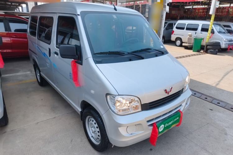 Used Wuling Zhiguang 2023 1.5L Practical Version 5/7 Seats Front Right 45 Deg