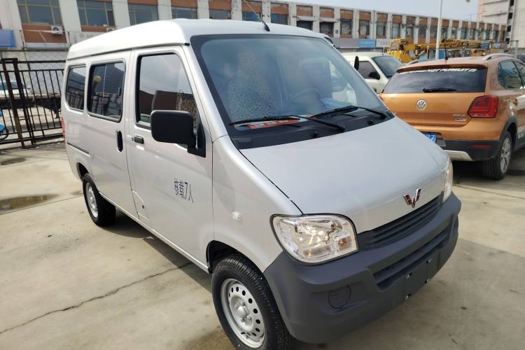 Used Wuling Zhiguang 2023 1.5L Practical Version 5/7 Seats Front Right 45 Deg
