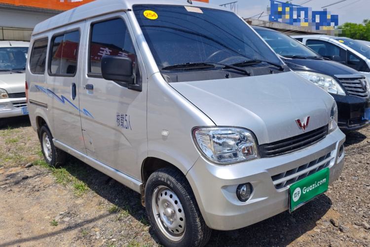 Used Wuling Zhiguang 2023 1.5L Practical Version 5/7 Seats Front Right 45 Deg