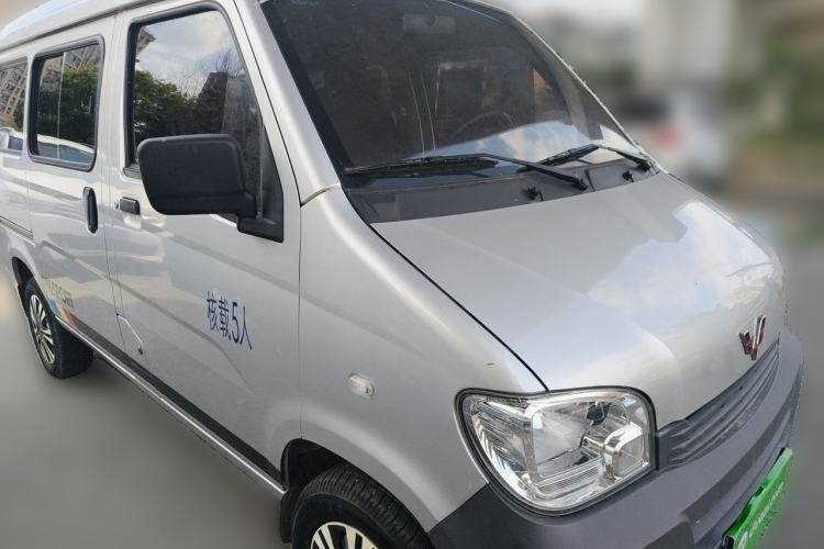Used Wuling Zhiguang 2023 1.5L Practical Version 5/7 Seats Front Right 45 Deg