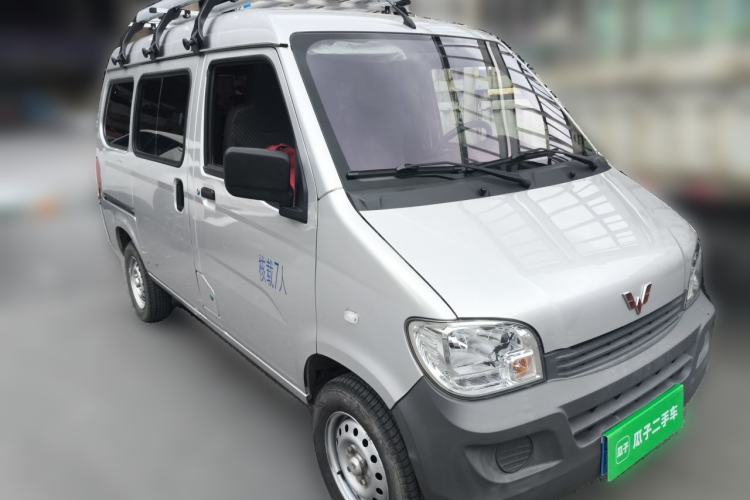 Used Wuling Zhiguang 2023 1.5L Practical Version 5/7 Seats Front Right 45 Deg