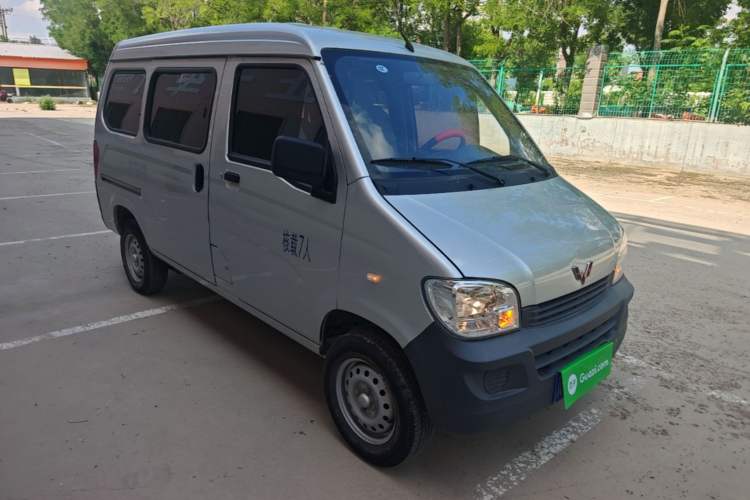 Used Wuling Zhiguang 2023 1.5L Practical Version 5/7 Seats Front Right 45 Deg