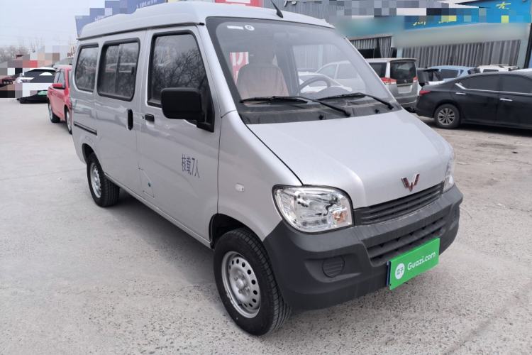 Used Wuling Zhiguang 2023 1.5L Practical Version 5/7 Seats Front Right 45 Deg