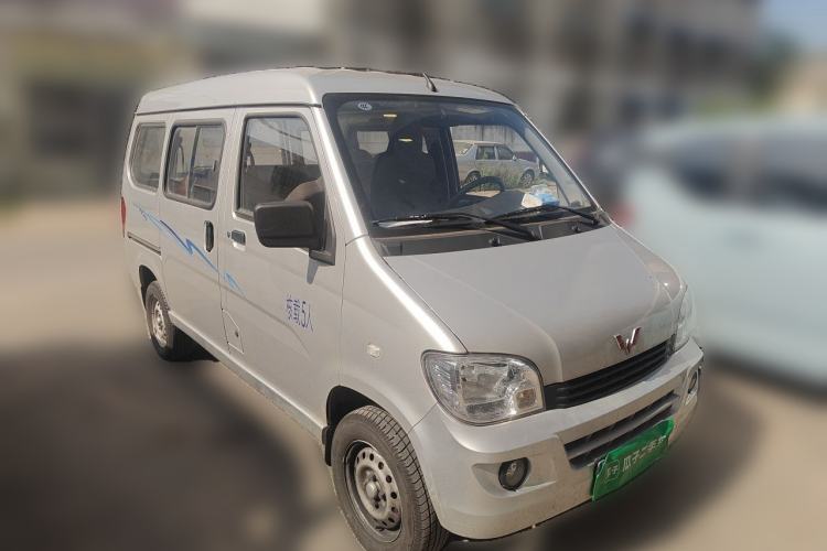 Used Wuling Zhiguang 2023 1.5L Practical Version 5/7 Seats Front Right 45 Deg