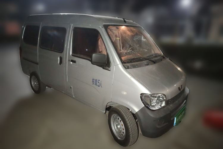 Used Wuling Zhiguang 2023 1.5L Practical Version 5/7 Seats Front Right 45 Deg