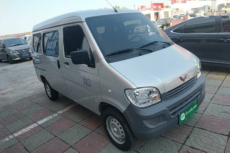 Used Wuling Zhiguang 2023 1.5L Practical Version 5/7 Seats Front Right 45 Deg