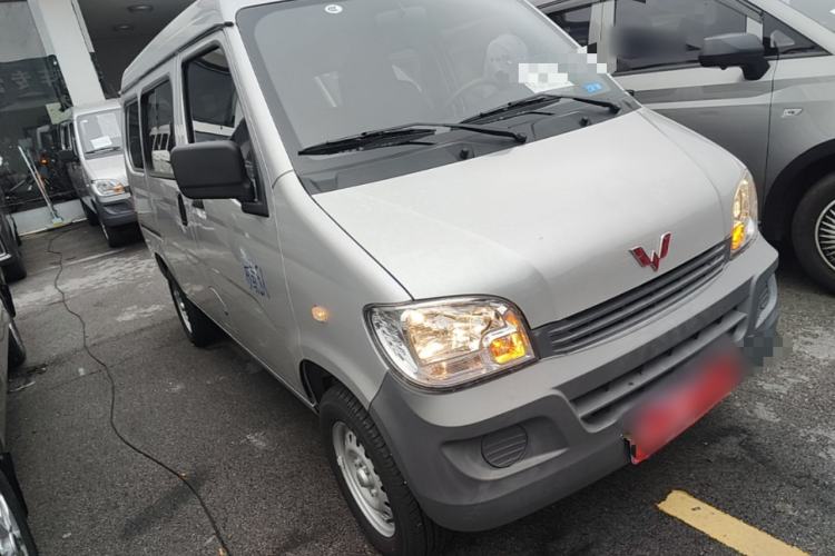 Used Wuling Zhiguang 2023 1.5L Practical Version 5/7 Seats Front Right 45 Deg