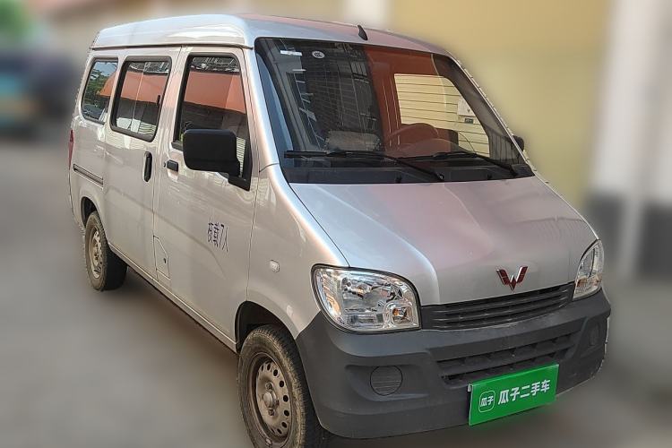 Used Wuling Zhiguang 2023 1.5L Practical Version 5/7 Seats Front Right 45 Deg
