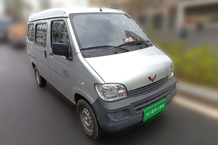 Used Wuling Zhiguang 2023 1.5L Practical Version 5/7 Seats Front Right 45 Deg