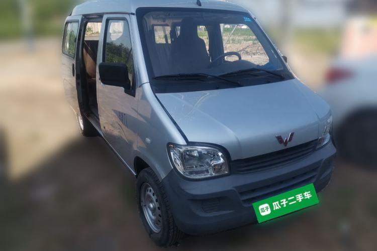 Used Wuling Zhiguang 2023 1.5L Practical Version 5/7 Seats Front Right 45 Deg