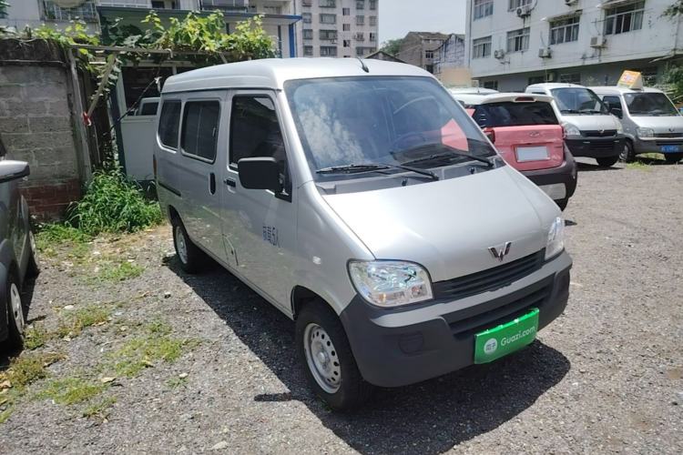 Used Wuling Zhiguang 2023 1.5L Practical Version 5/7 Seats Front Right 45 Deg