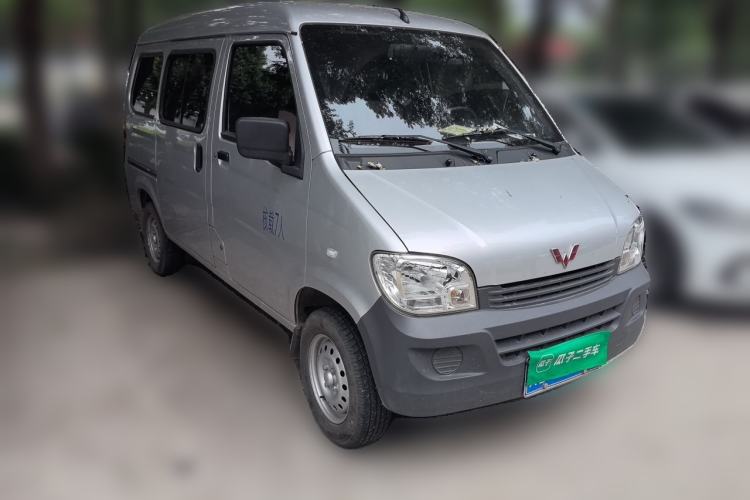 Used Wuling Zhiguang 2023 1.5L Practical Version 5/7 Seats Front Right 45 Deg
