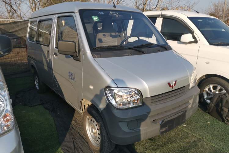 Used Wuling Zhiguang 2023 1.5L Practical Version 5/7 Seats Front Right 45 Deg