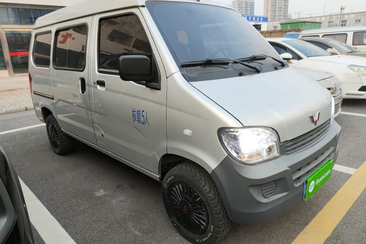 Used Wuling Zhiguang 2023 1.5L Practical Version 5/7 Seats Front Right 45 Deg