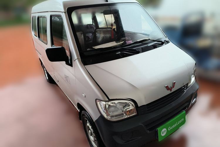Used Wuling Zhiguang 2023 1.5L Practical Version 5/7 Seats Front Right 45 Deg