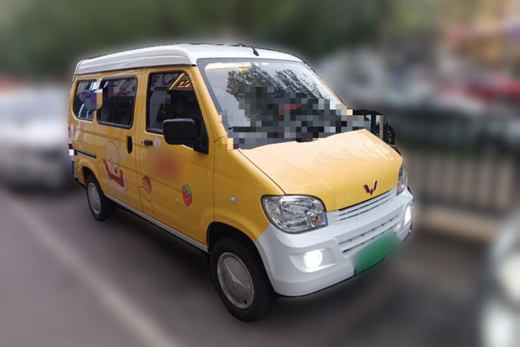 Used Wuling Zhiguang 2023 1.5L Practical Version 5/7 Seats Front Right 45 Deg
