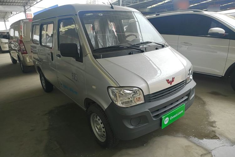 Used Wuling Zhiguang 2023 1.5L Practical Version 5/7 Seats Front Right 45 Deg