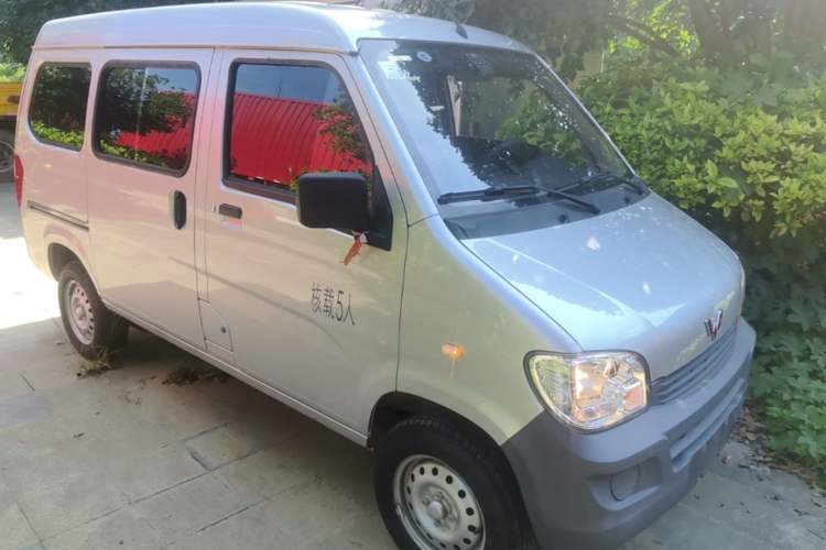 Used Wuling Zhiguang 2023 1.5L Practical Version 5/7 Seats Front Right 45 Deg