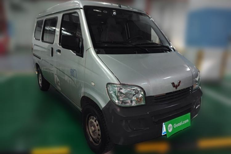 Used Wuling Zhiguang 2023 1.5L Practical Version 5/7 Seats Front Right 45 Deg