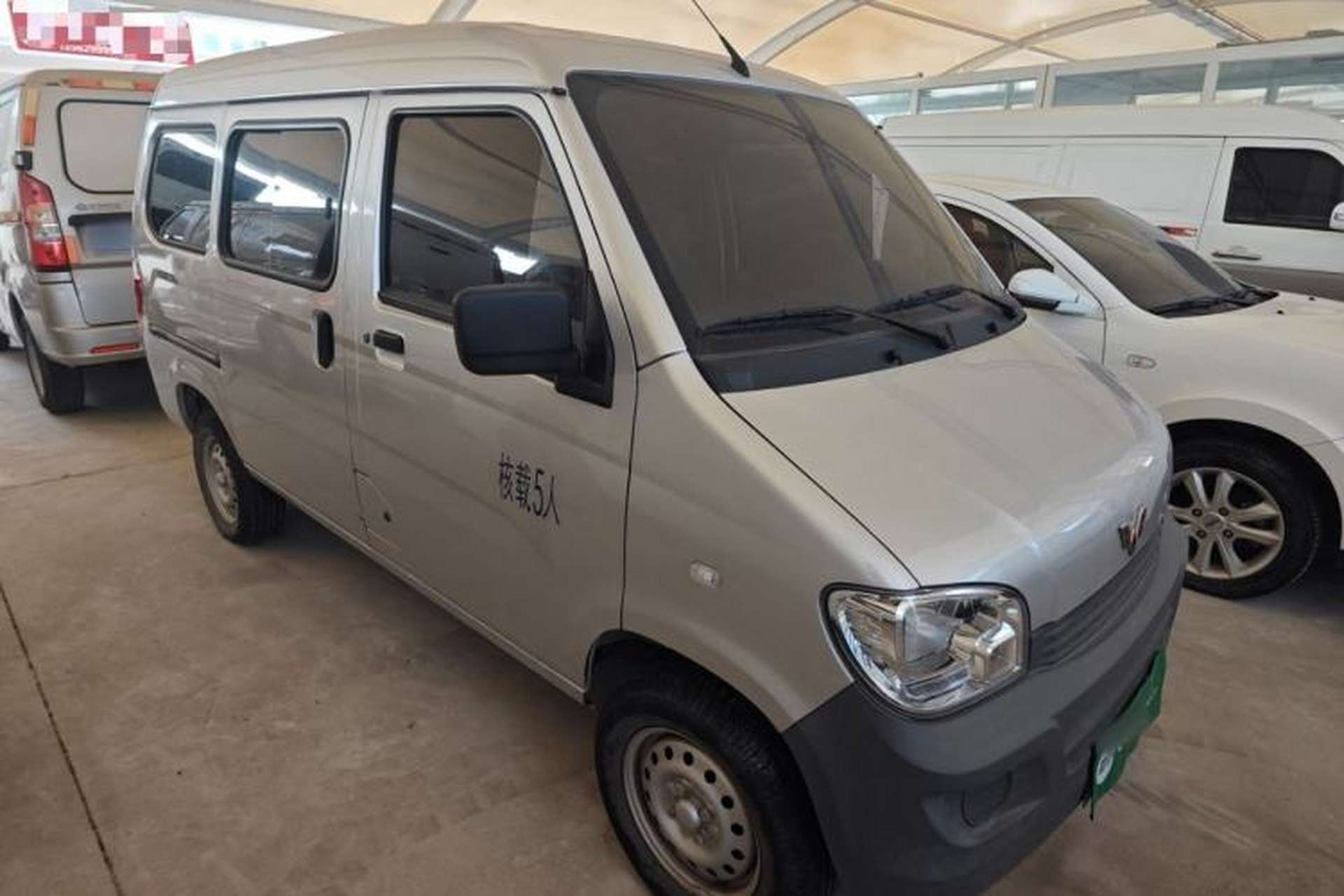 Used Wuling Zhiguang 2023 1.5L Practical Version 5/7 Seats Front Right 45 Deg