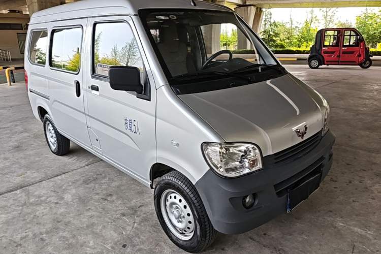 Used Wuling Zhiguang 2023 1.5L Practical Version 5/7 Seats Front Right 45 Deg